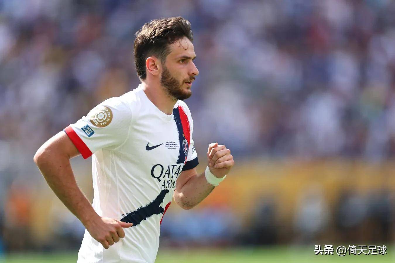 雷竞技官方网站-包含转会期法甲传出新动向；巴黎圣日耳曼篮板制胜；管理层表态——媒体盛赞；训练强度明显提升的词条